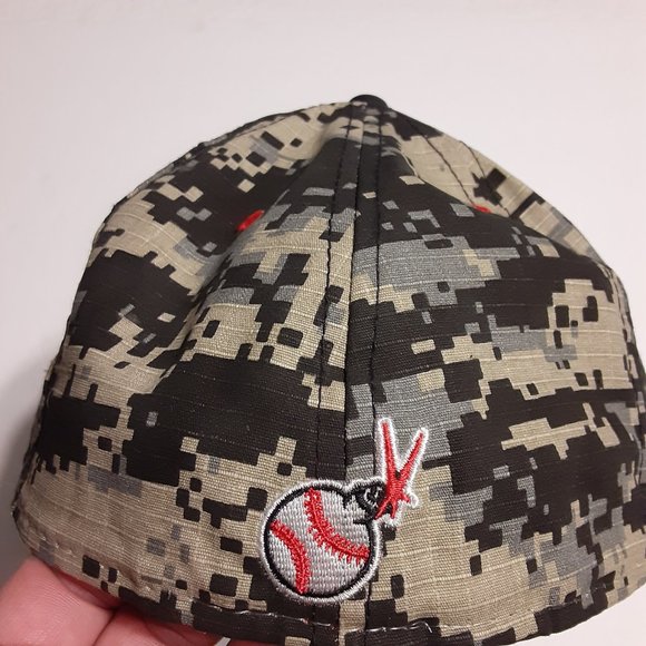 Boston Red Sox The Game Pro Fitted Military Camo Hat/Cap Size 7 1/8 GP3500 - Picture 5 of 8